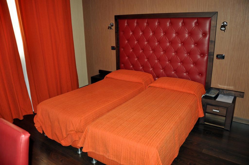 Hotel Fontana Del Re Ариано-Ирпино Номер фото