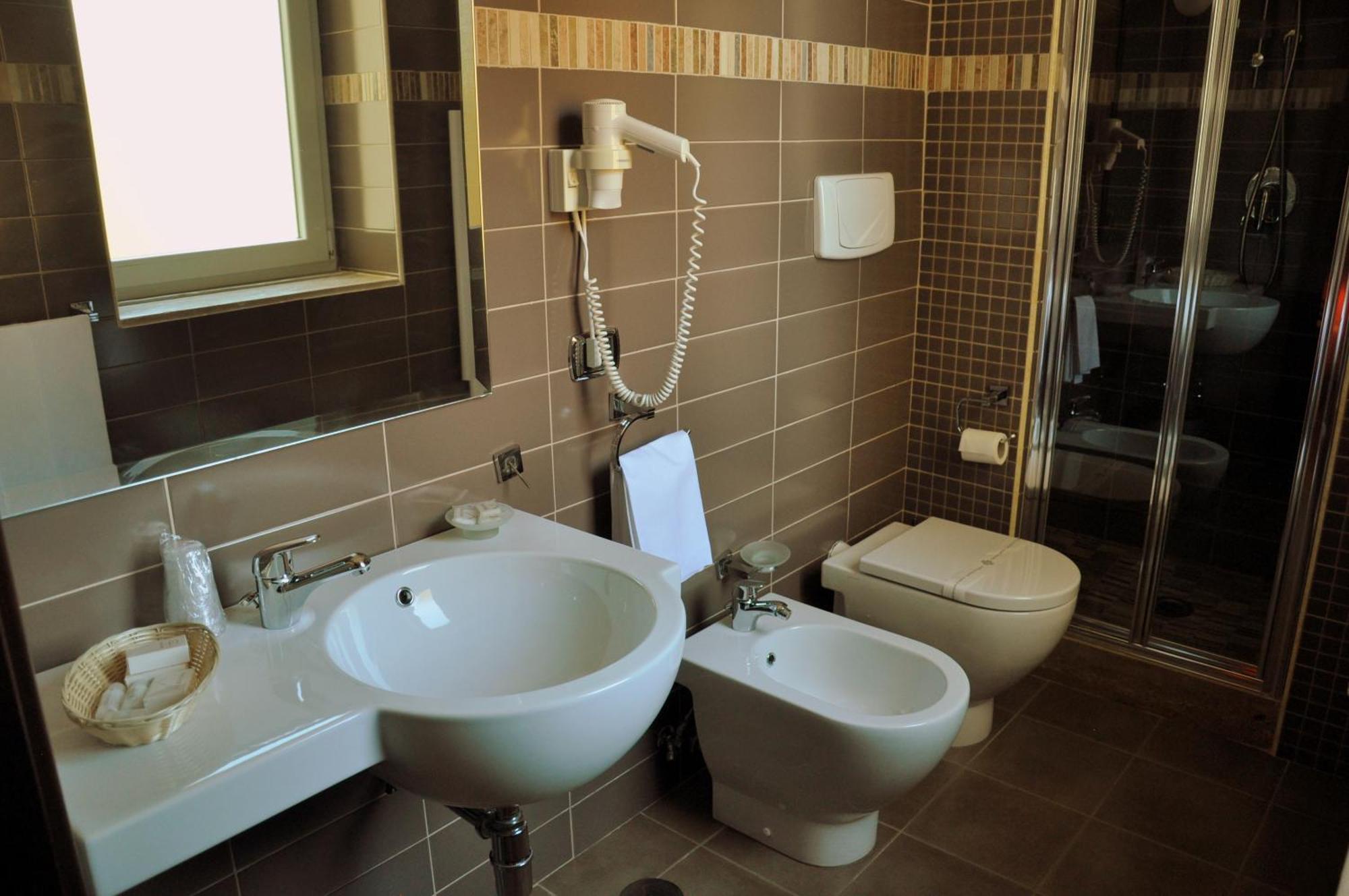Hotel Fontana Del Re Ариано-Ирпино Номер фото